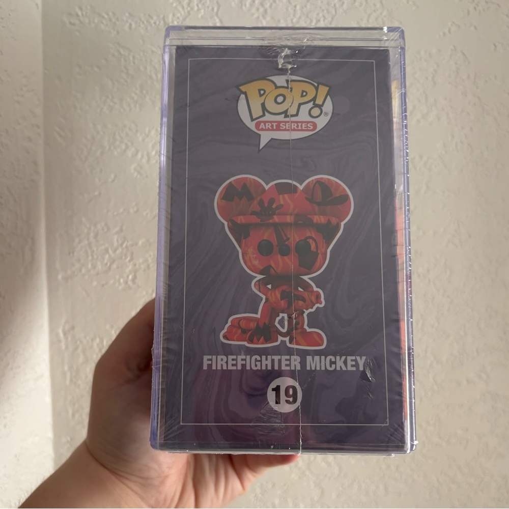 Funko Firefighter Mickey #19 Vinyl Figure Art series BN - Picture 3 of 7